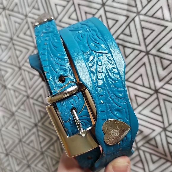 Vintage Turqoise Blue Tooled Leather Skinny Belt w Silver Hearts Accents Medium - Picture 2 of 6